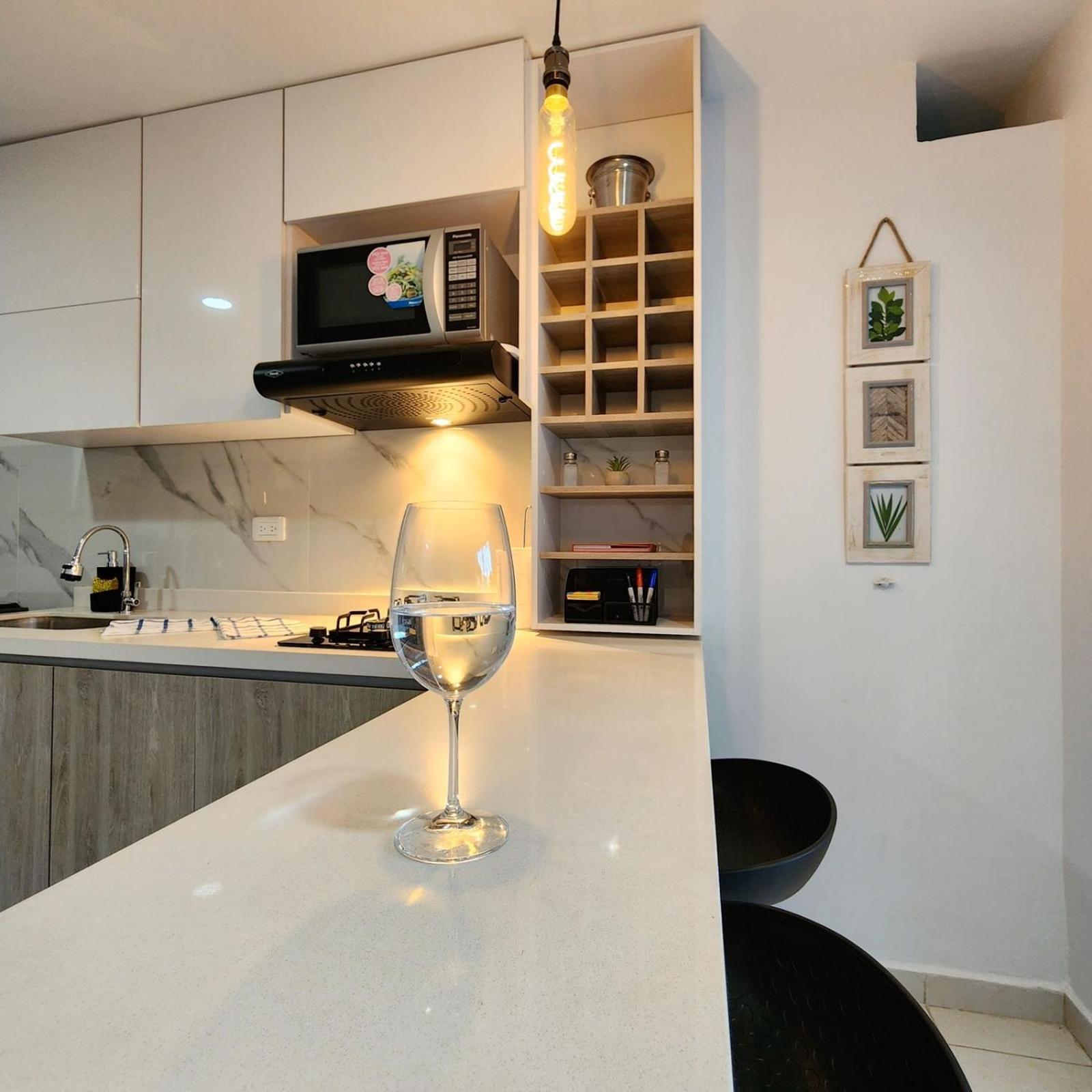Apartment Lujoso En Excelente Ubicacion Con Aire Acondicionado Cali